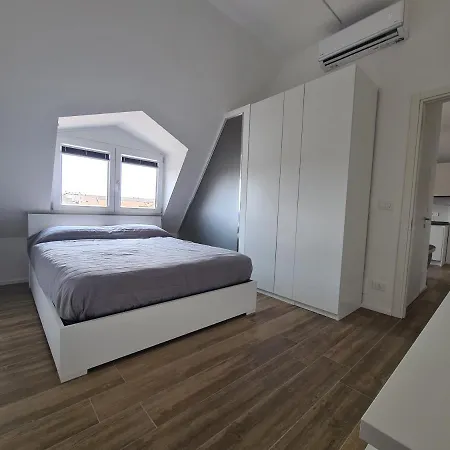 Apartment Elegante Porta Susa Turin