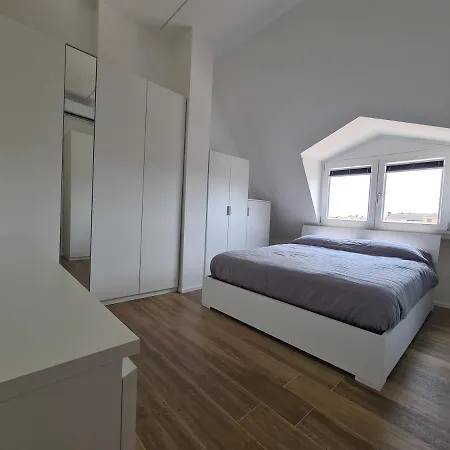 Elegante Porta Susa Apartment